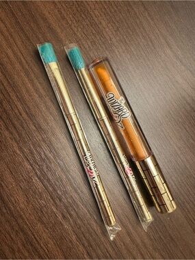 Revolution and Wizard Oz collaboration Gold Makeup Brush & Lip Gloss Set